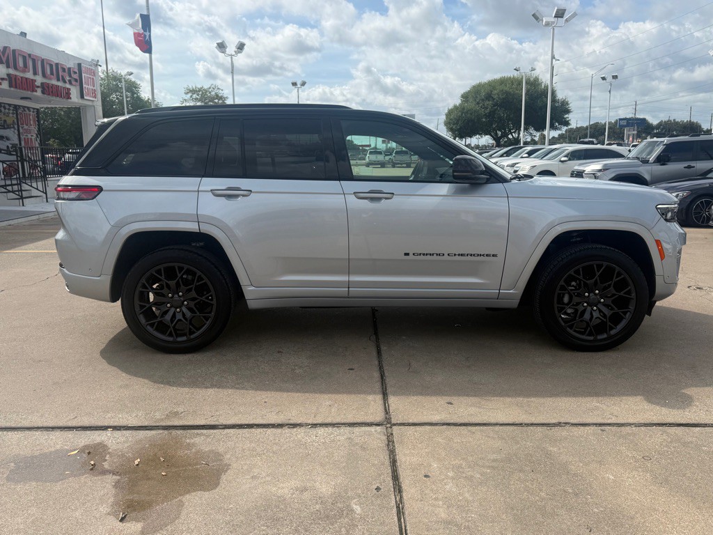 2025 Jeep Grand Cherokee Image 8