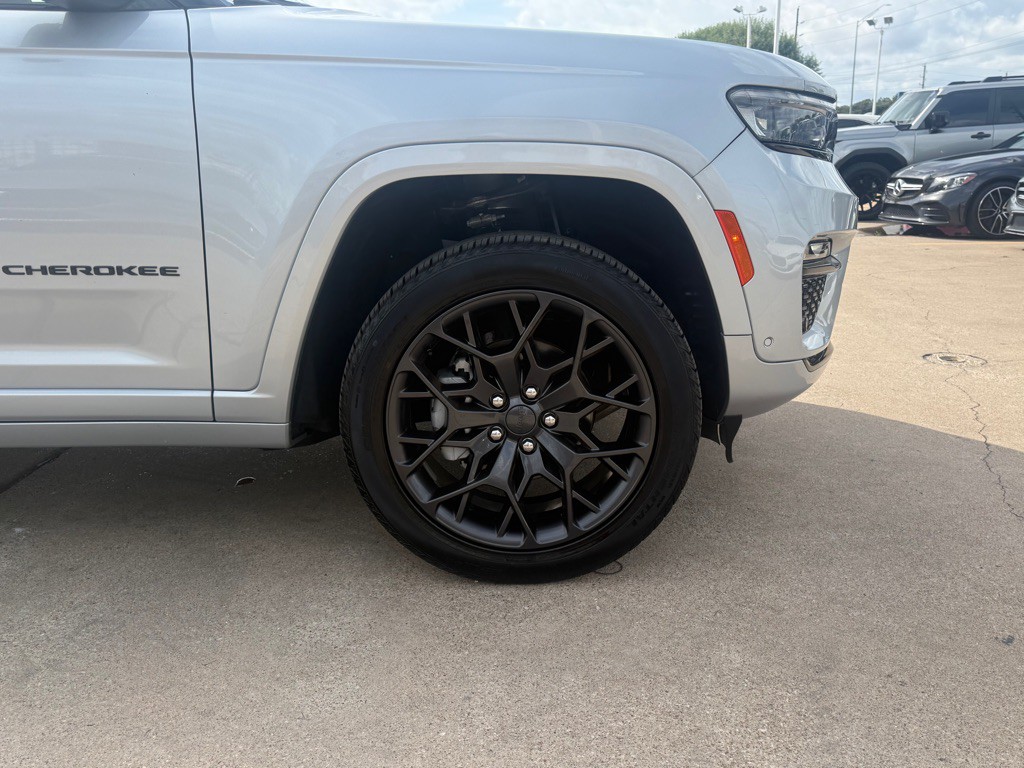 2025 Jeep Grand Cherokee Image 9