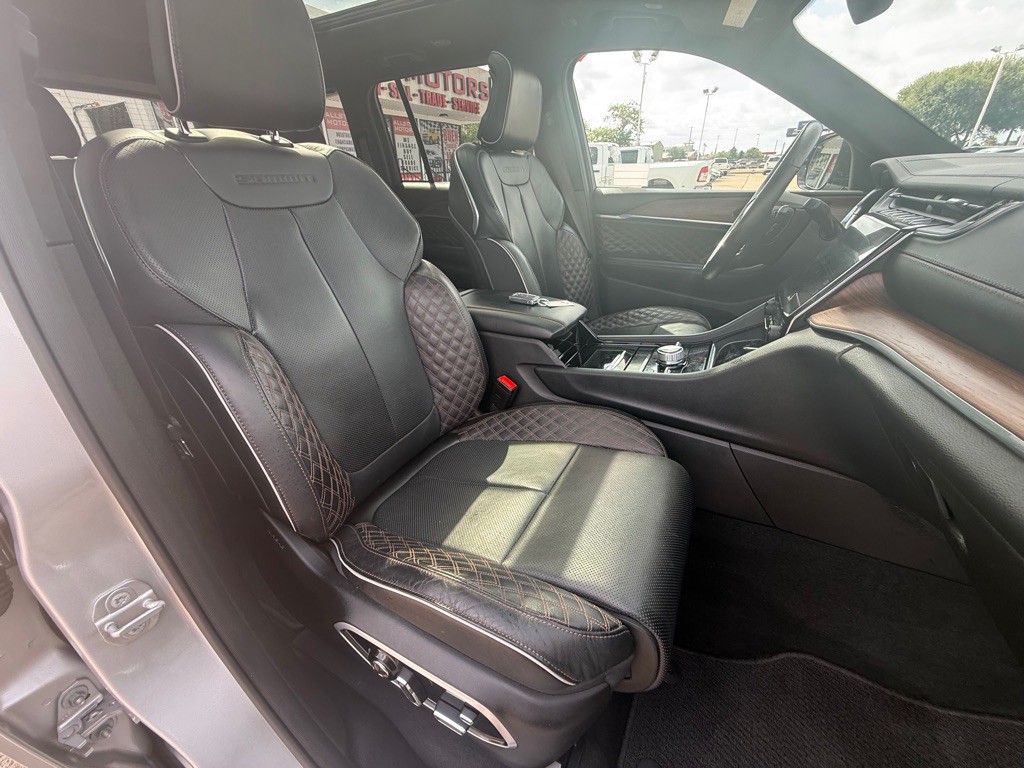 2025 Jeep Grand Cherokee Image 19