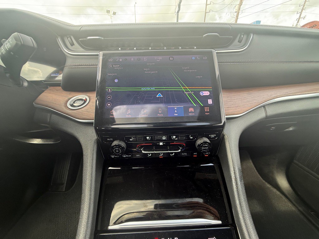 2025 Jeep Grand Cherokee Image 24