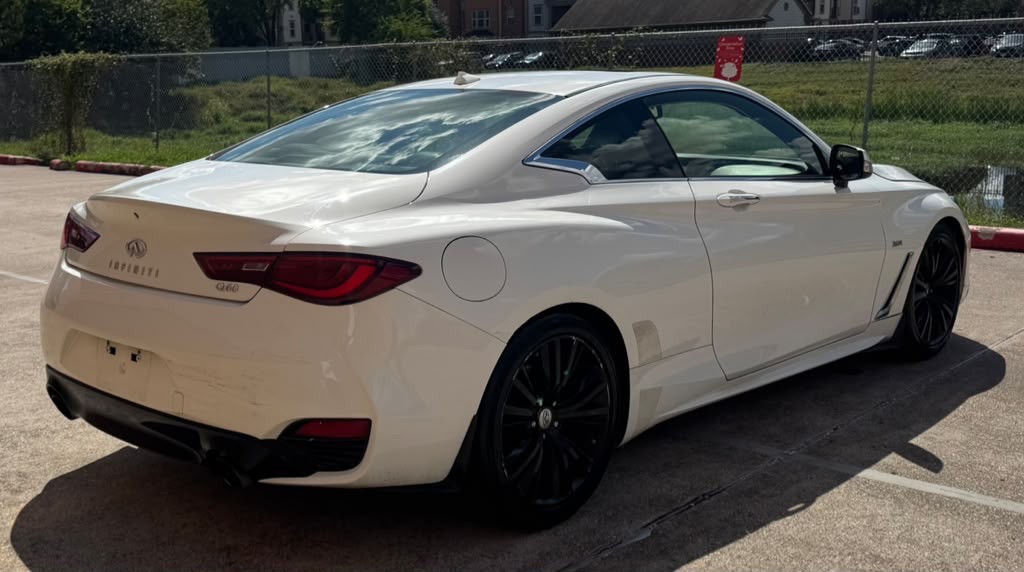 2018 INFINITI Q60 Image 3