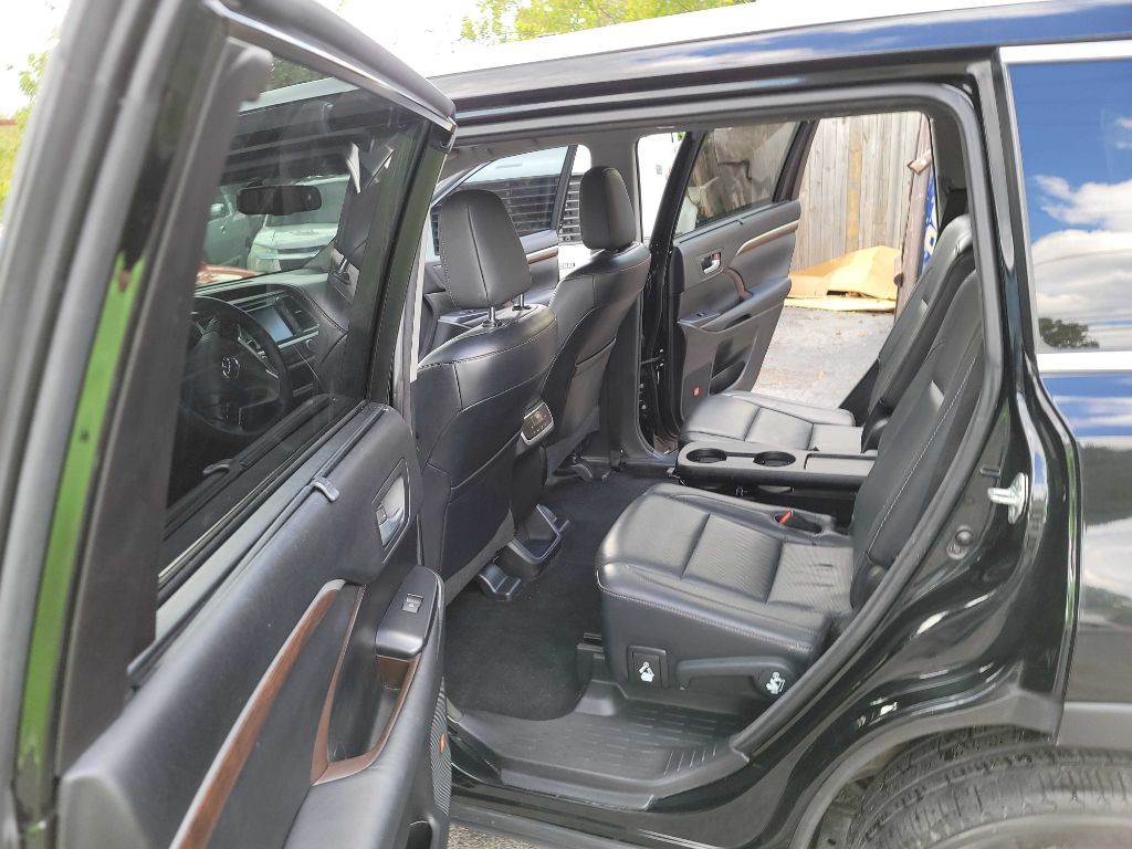 2015 Toyota Highlander Image 3