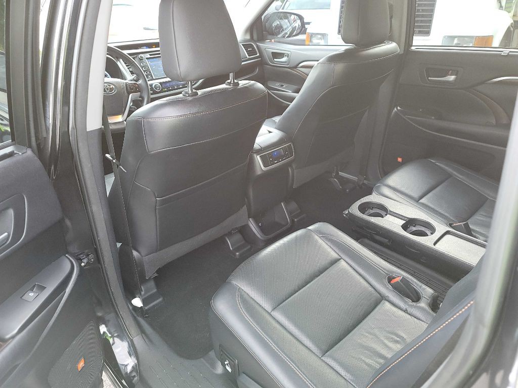 2015 Toyota Highlander Image 8