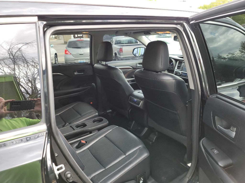 2015 Toyota Highlander Image 9