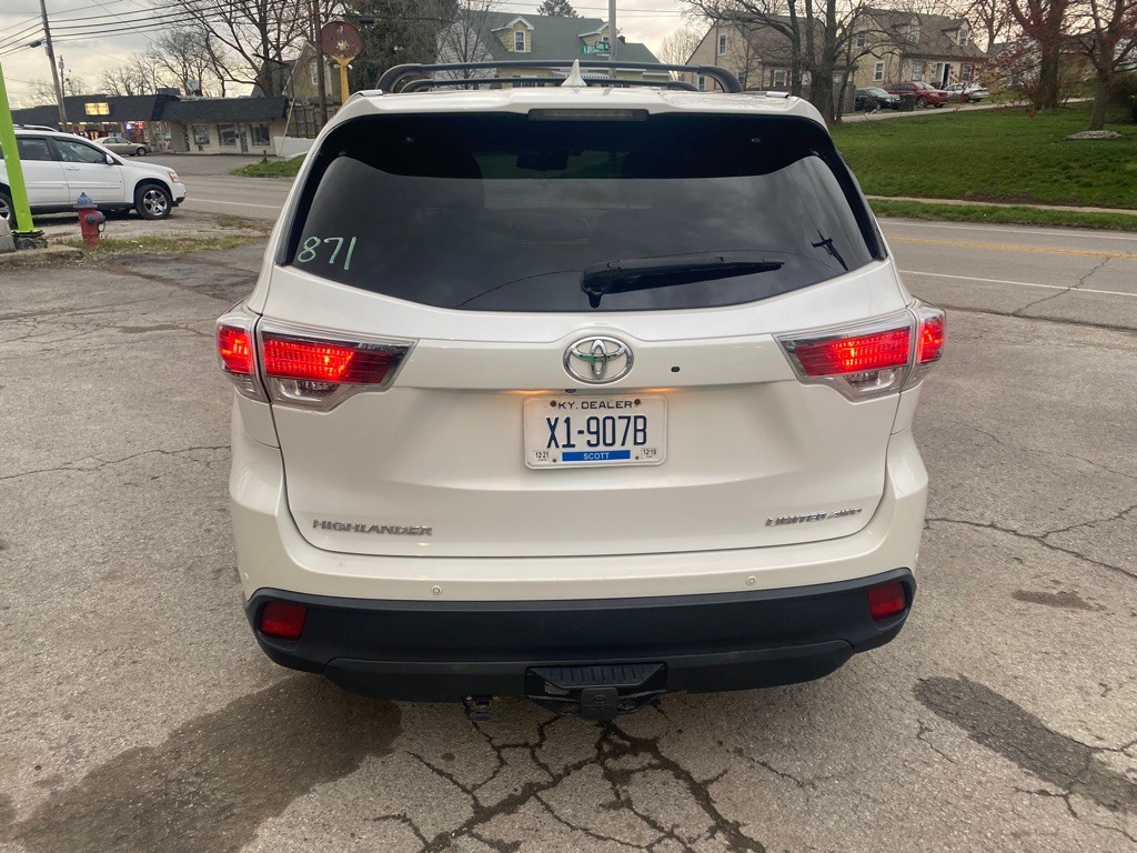 2016 Toyota Highlander Image 2