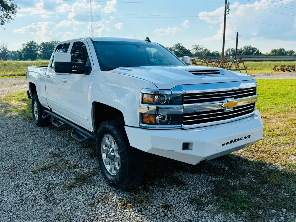 2017 Chevrolet Silverado 1500 Image 2
