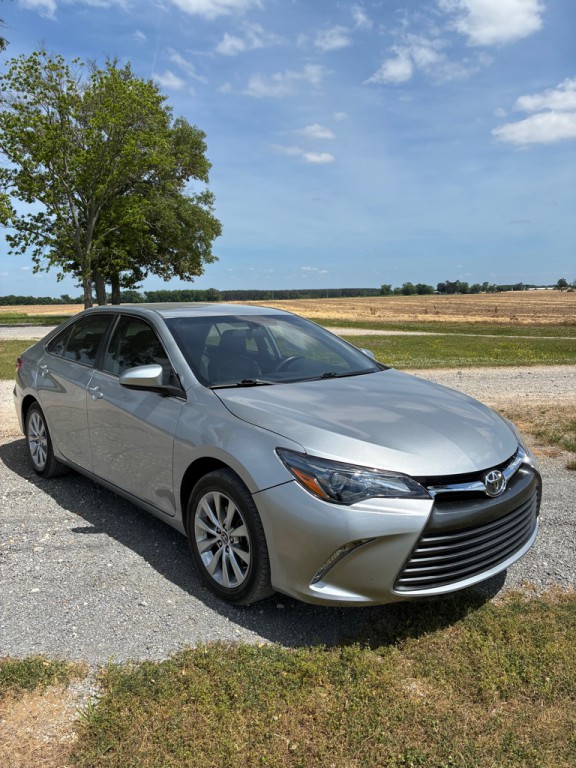 2016 Toyota Camry Image 2