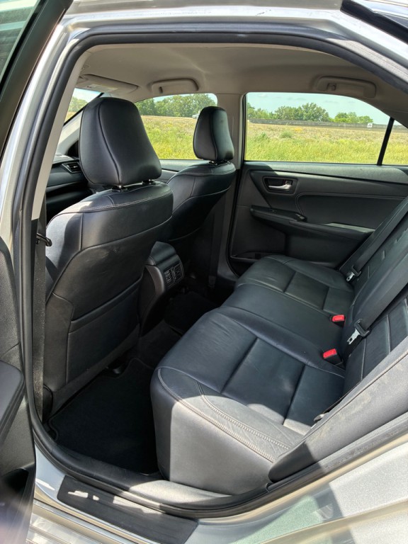2016 Toyota Camry Image 6