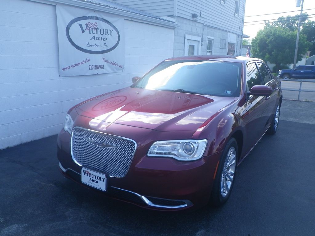 2017 Chrysler 300 Image 3