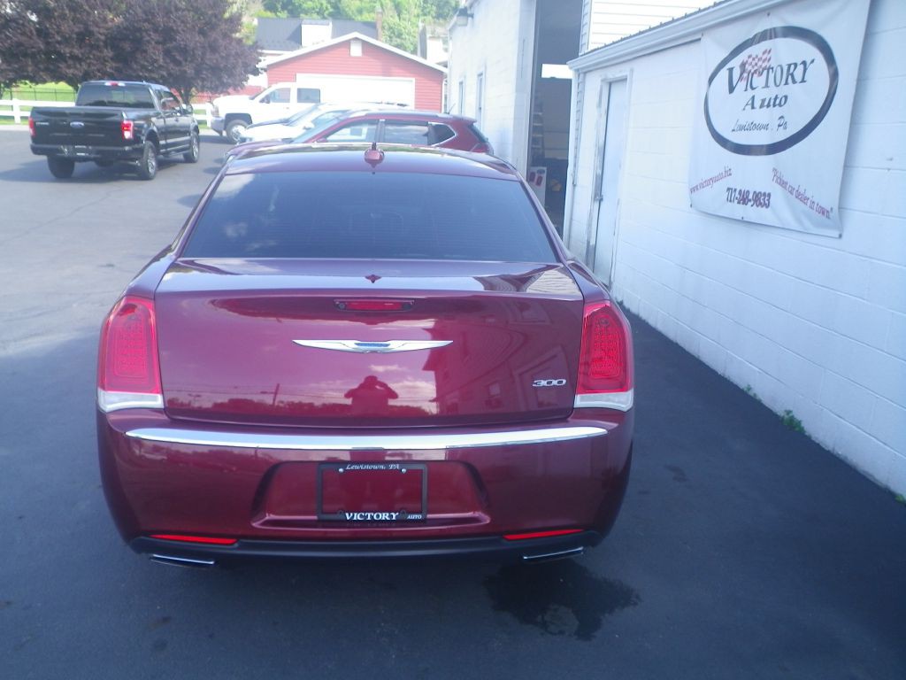 2017 Chrysler 300 Image 5