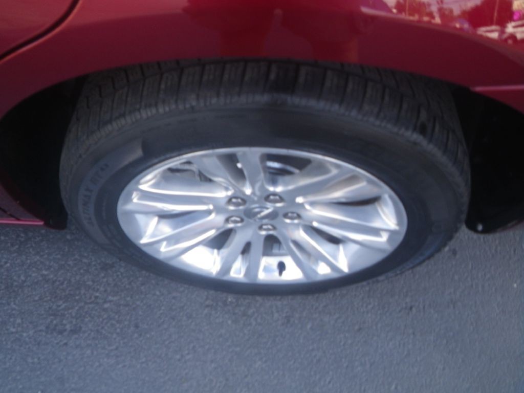 2017 Chrysler 300 Image 7