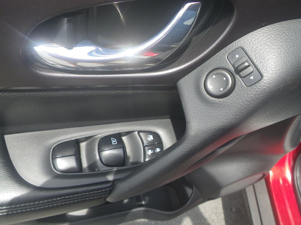 2016 Nissan Rogue Image 11