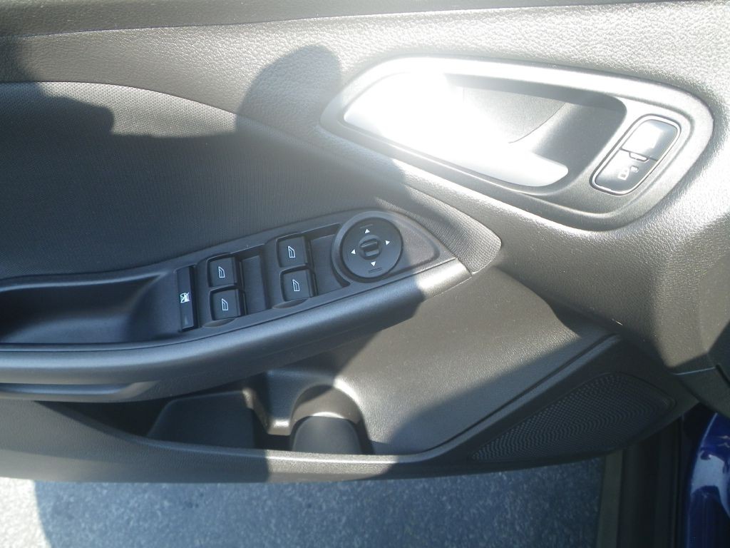 2017 Ford Focus Image 13