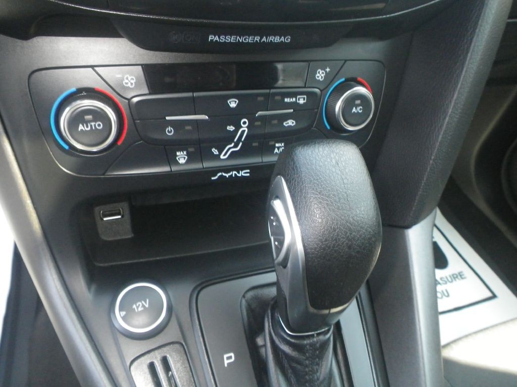 2017 Ford Focus Image 17