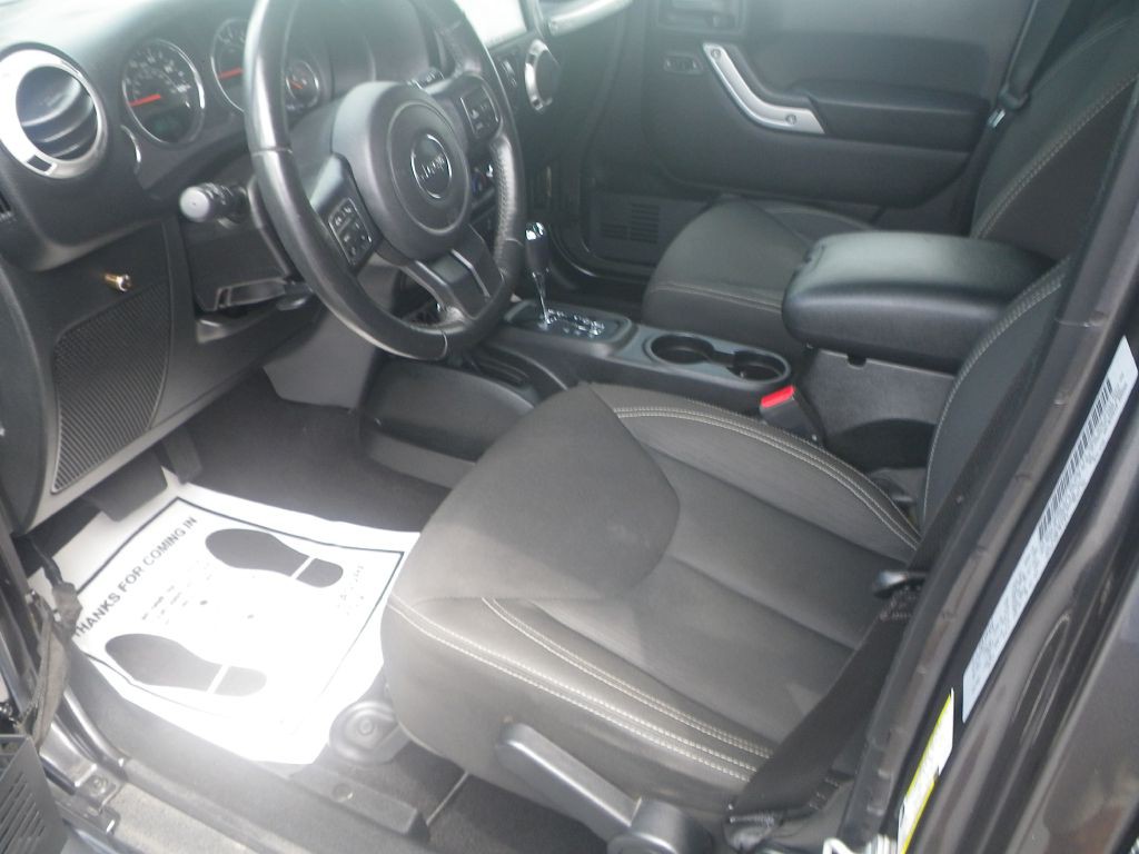 2016 Jeep Wrangler Unlimited Image 9