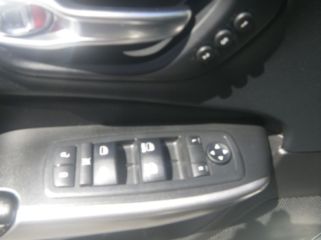 2019 Jeep Cherokee Image 12