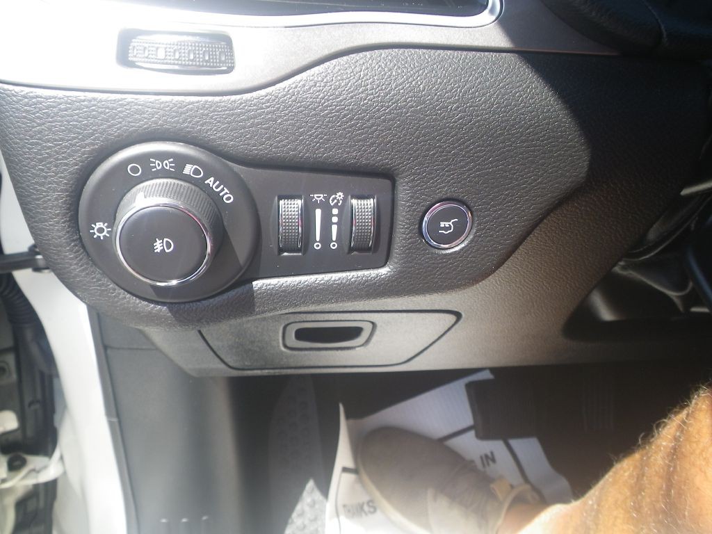 2019 Jeep Cherokee Image 13