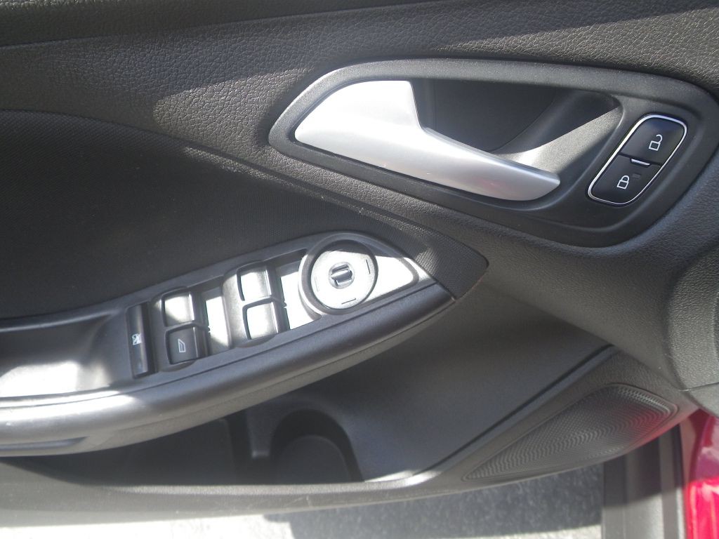 2017 Ford Focus Image 9