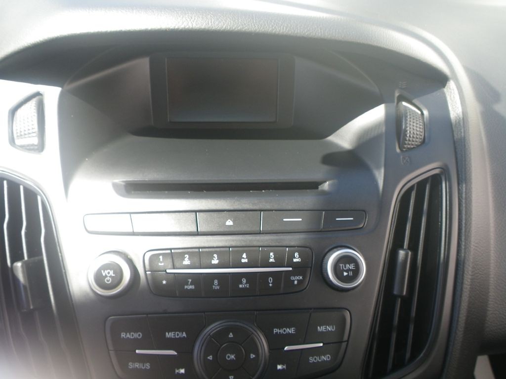2017 Ford Focus Image 12