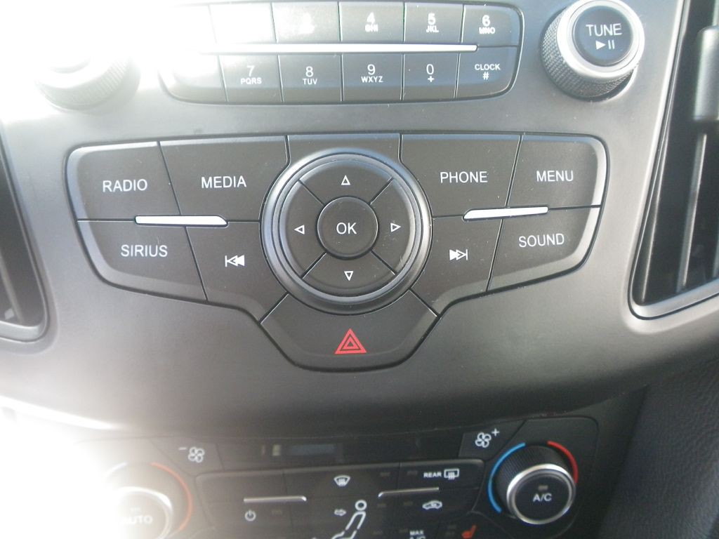 2017 Ford Focus Image 13