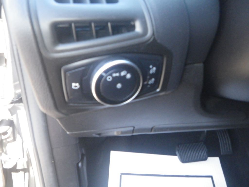 2015 Ford Focus Image 12
