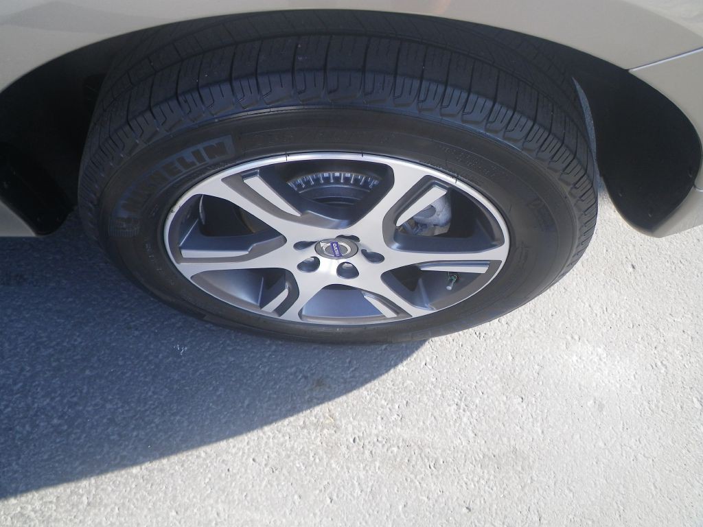 2015 Volvo XC60 Image 9