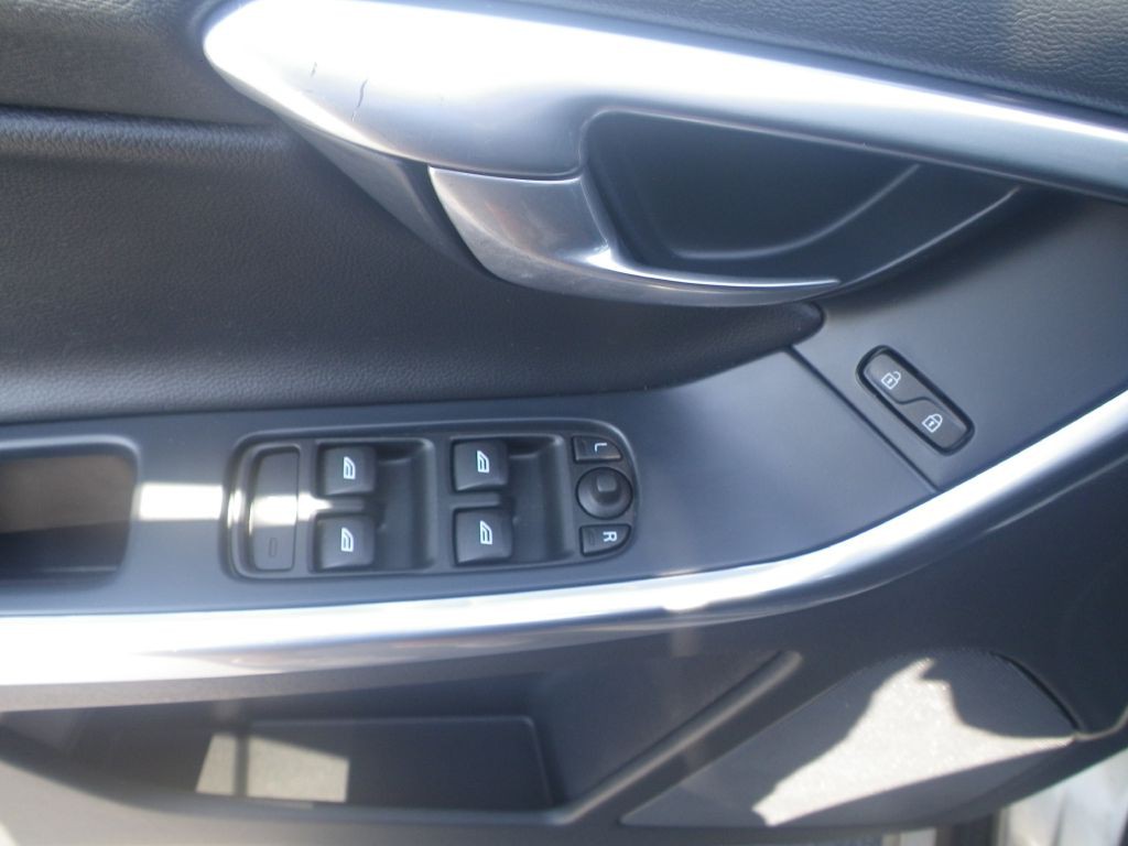 2015 Volvo XC60 Image 13