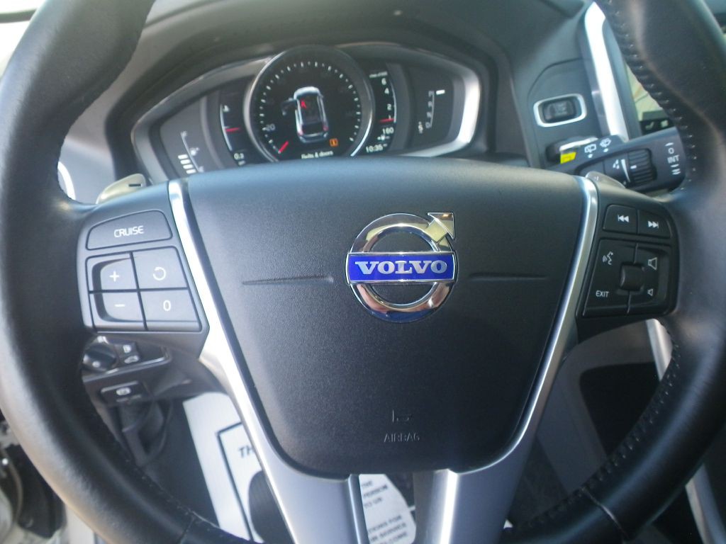 2015 Volvo XC60 Image 16