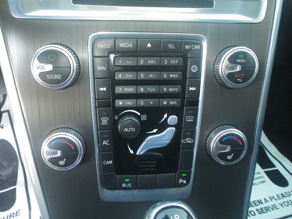 2015 Volvo XC60 Image 17