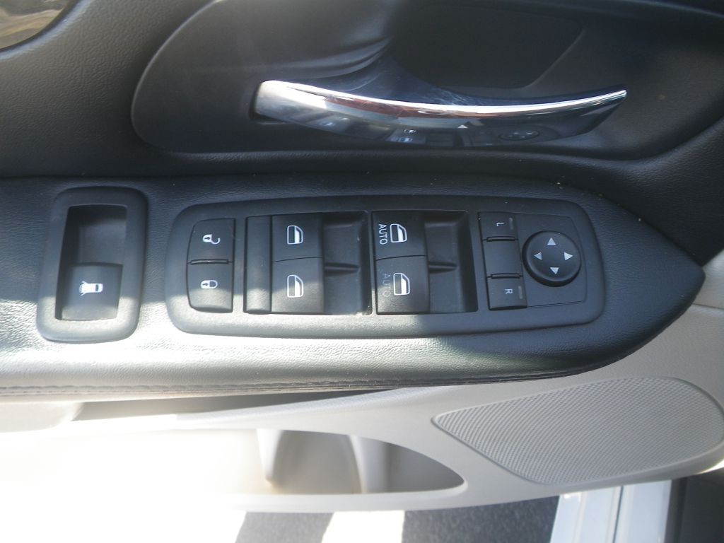 2016 Dodge Grand Caravan Image 12
