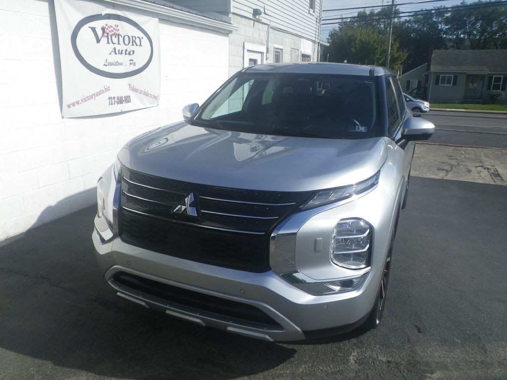 2022 Mitsubishi Outlander Image 3