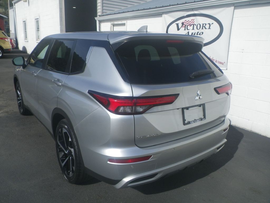 2022 Mitsubishi Outlander Image 4