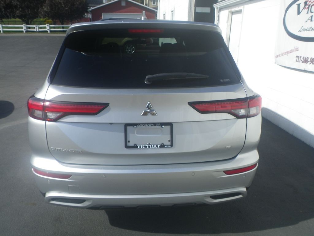 2022 Mitsubishi Outlander Image 5