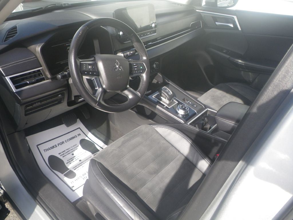 2022 Mitsubishi Outlander Image 11