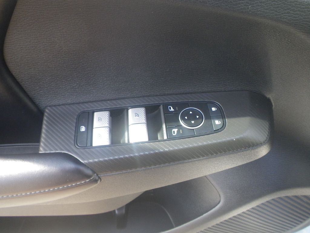 2022 Mitsubishi Outlander Image 12