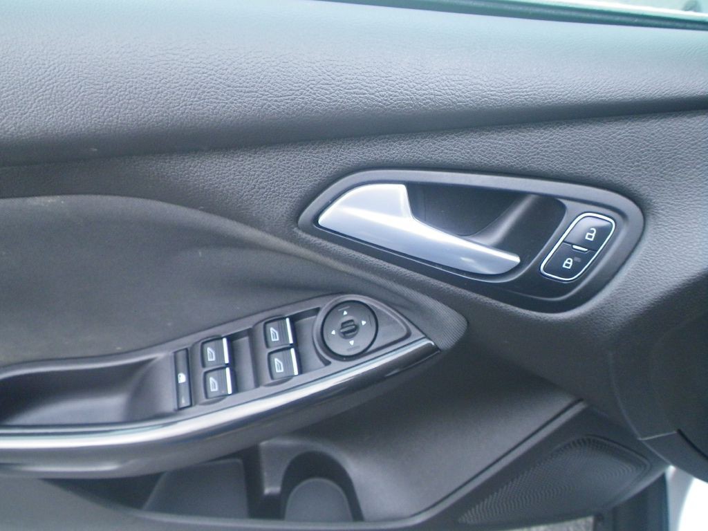 2015 Ford Focus Image 10