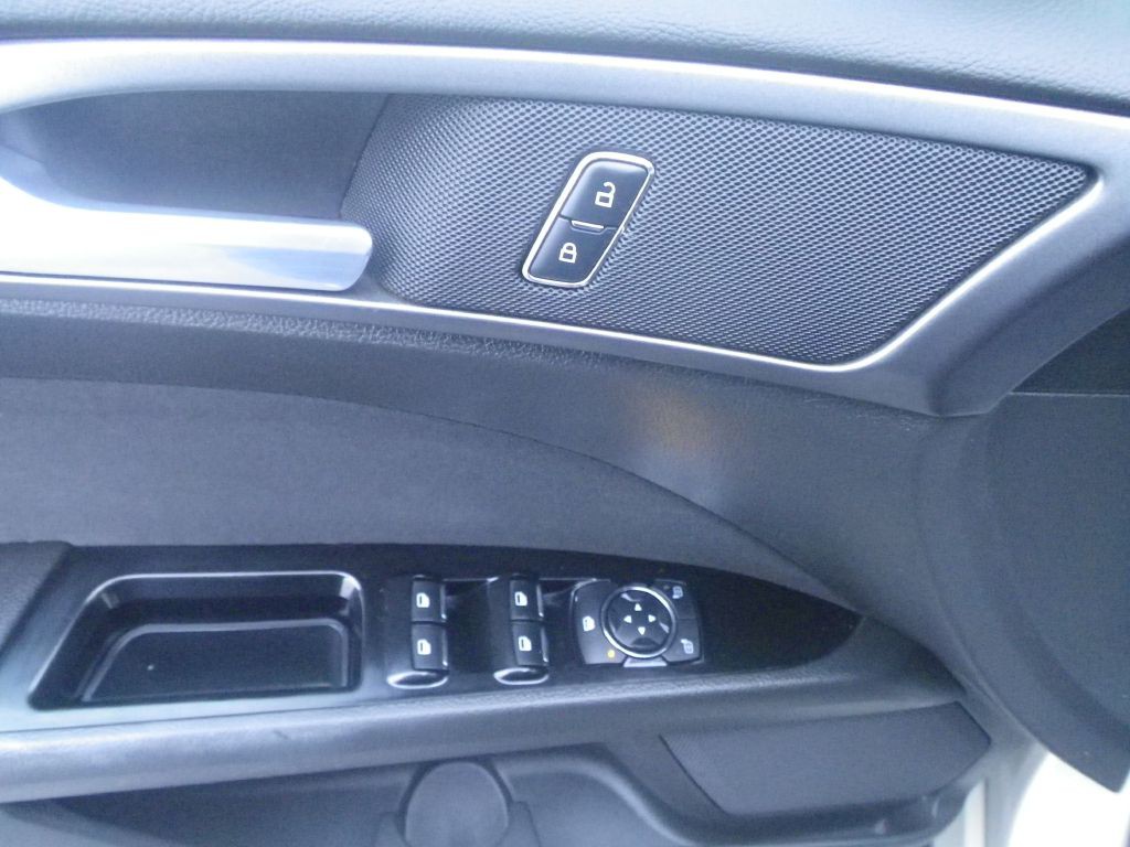 2016 Ford Fusion Image 10
