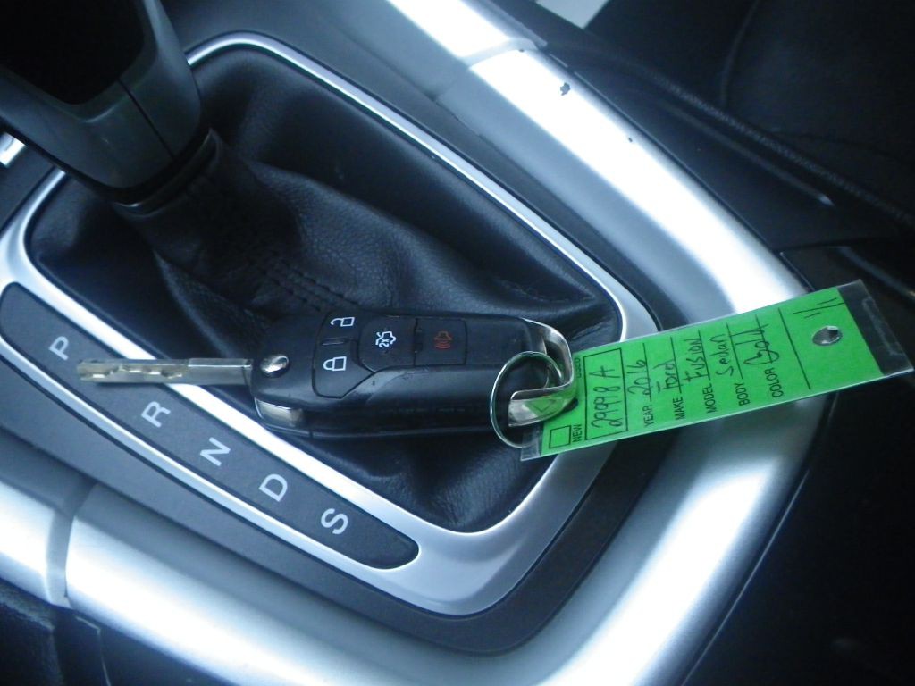 2016 Ford Fusion Image 16