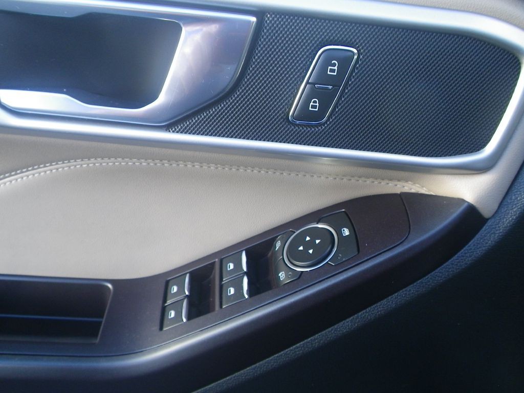 2020 Ford Explorer Image 12