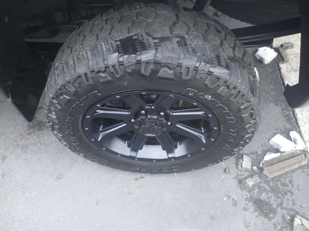 2018 GMC Sierra Image 8