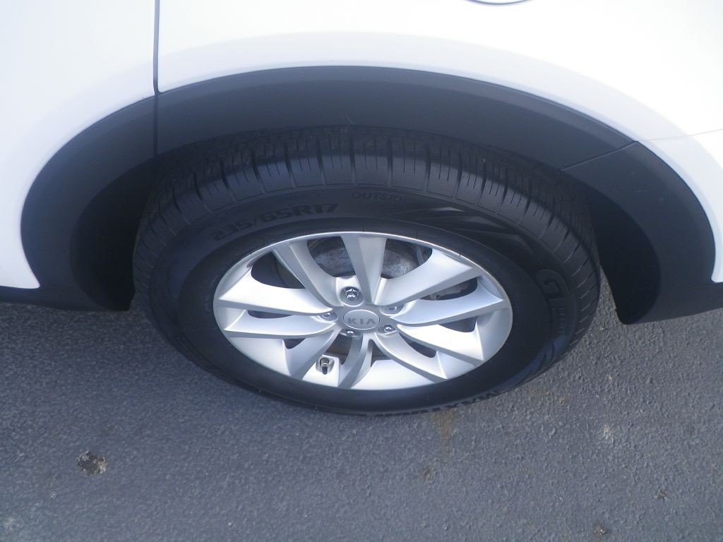 2017 Kia Sorento Image 8