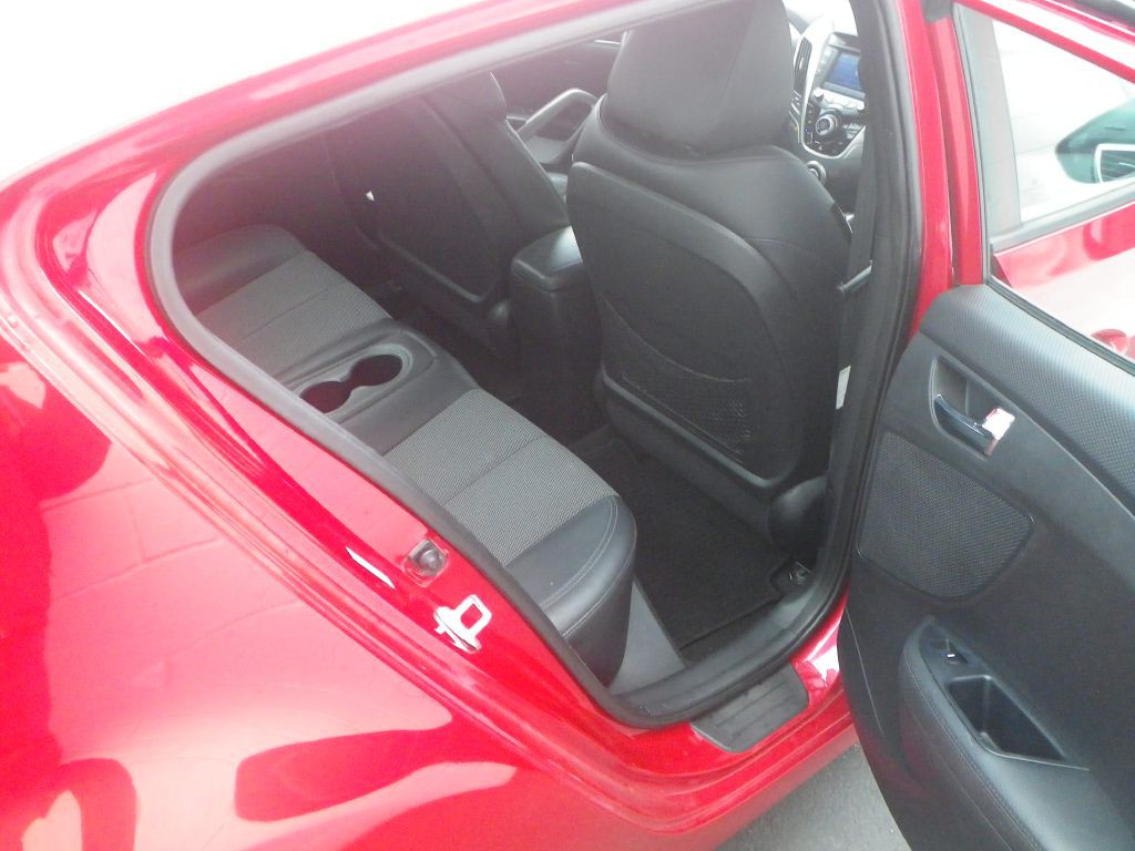 2013 Hyundai Veloster Image 7