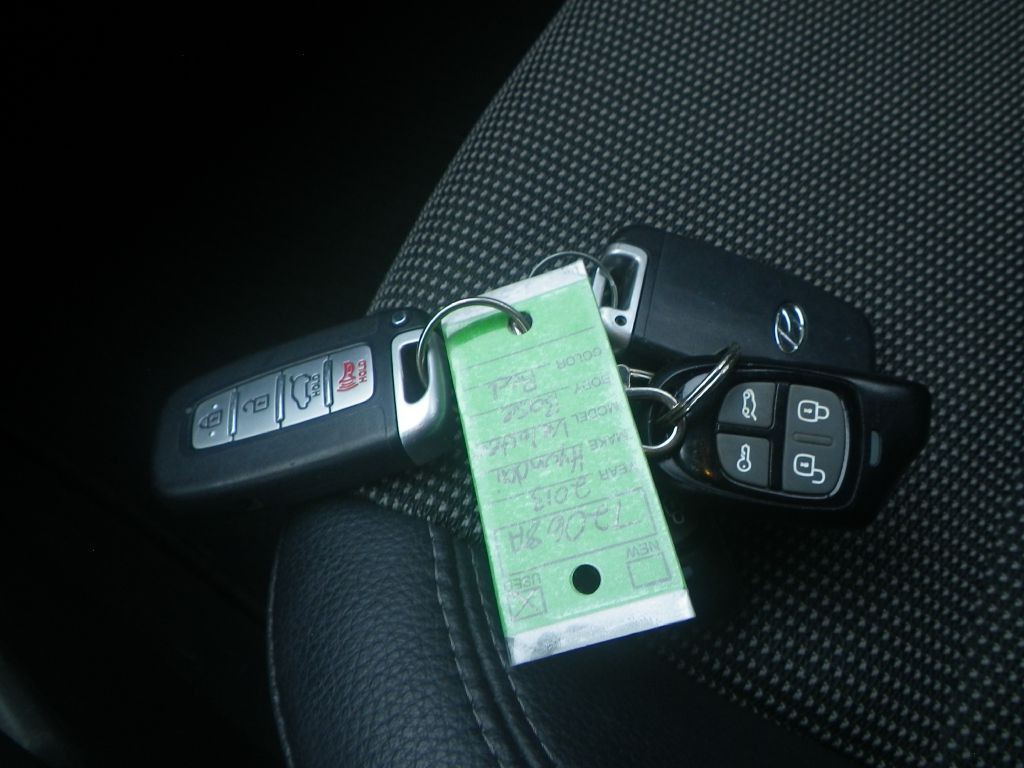 2013 Hyundai Veloster Image 17