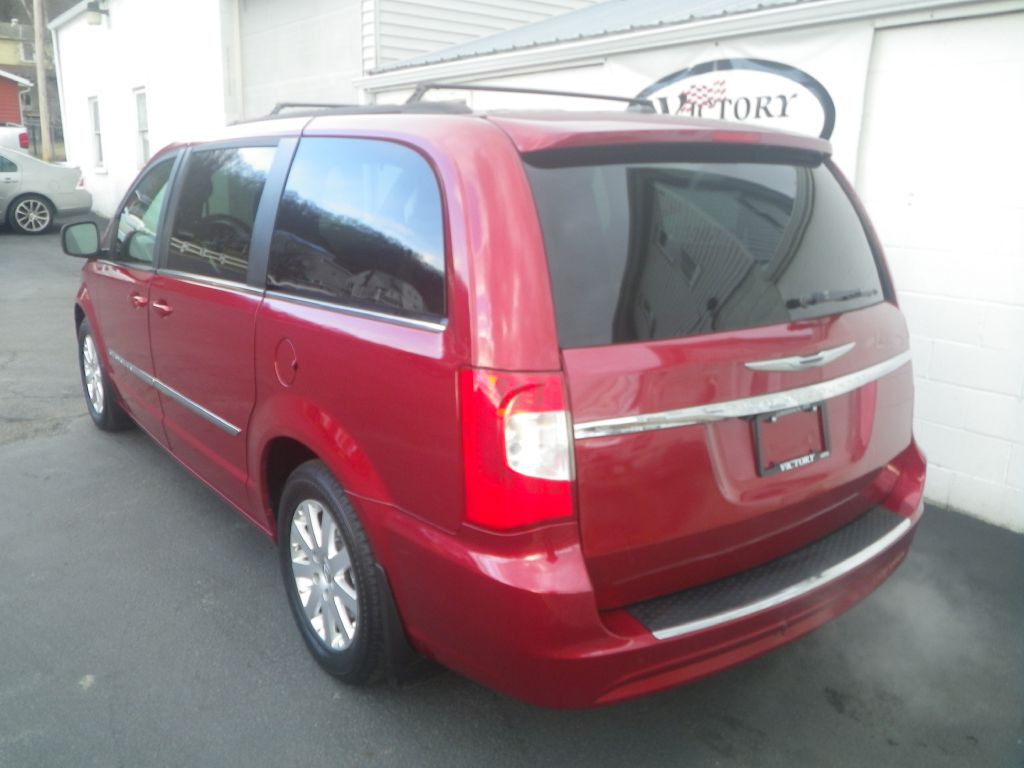 2014 Chrysler Town & Country Image 4