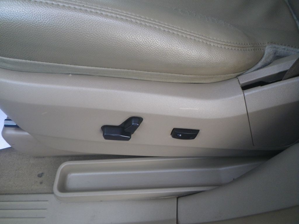 2014 Chrysler Town & Country Image 12