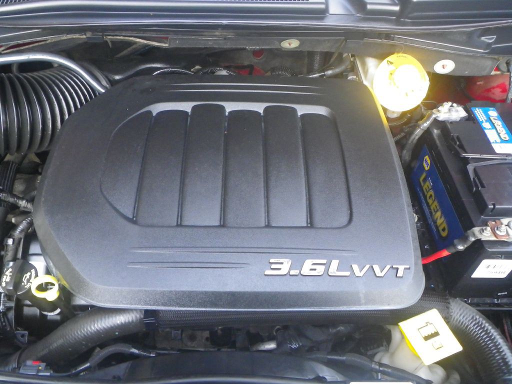 2014 Chrysler Town & Country Image 17