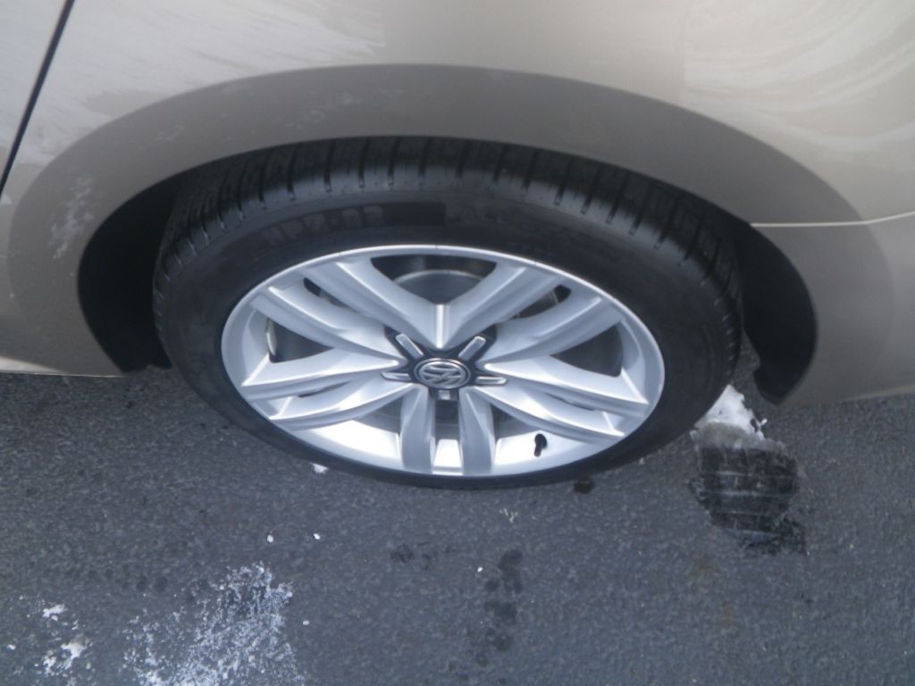 2016 Volkswagen Passat Image 7