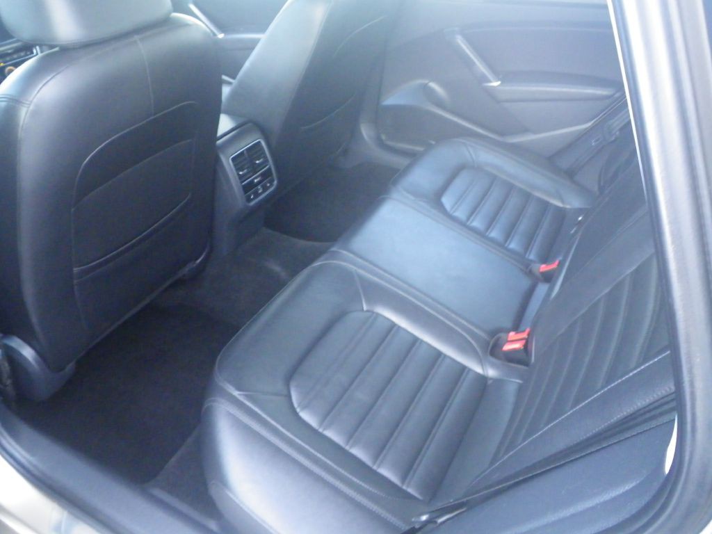 2016 Volkswagen Passat Image 8