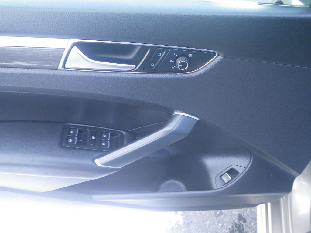 2016 Volkswagen Passat Image 10