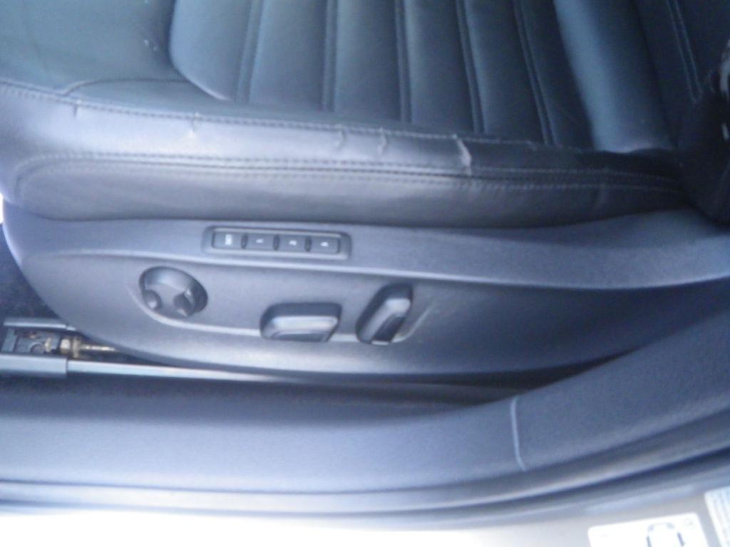 2016 Volkswagen Passat Image 11